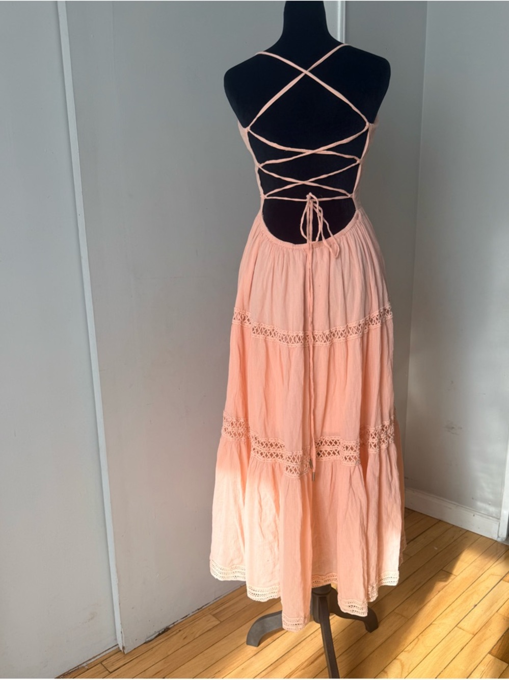 Guess Salmon Lace-Up back less design Maxi day dress design and a tiered skirt. - Picture 5 of 7
